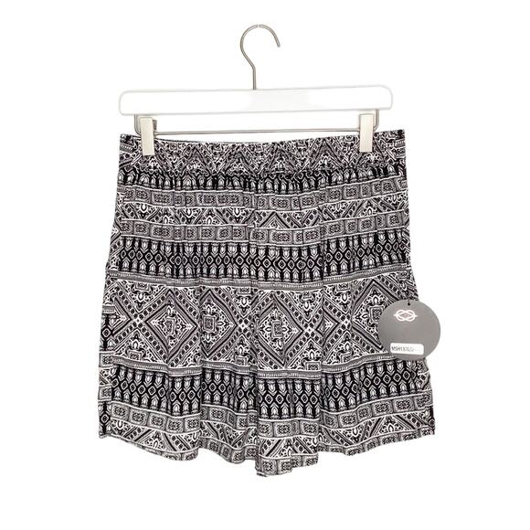 One 5 One Black White Printed Pull-On Shorts Medium NWT - Picture 2 of 6